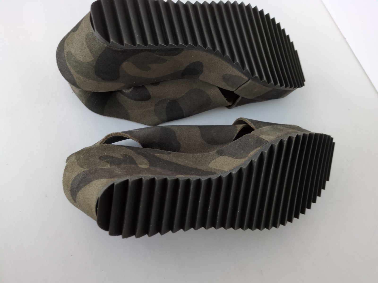 PEDRO GARCIA Federica Camo Platform Wedge Sandal SUEDE size 37.5 (KS5)