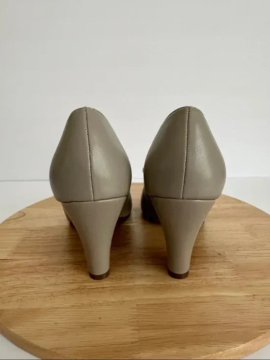 Journee Collection Windy Womens Round Closed Toe Cone Heel Pumps, Sz 8W