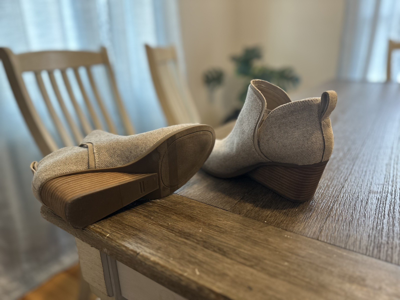 Size 7.5 – TOMS Kaia – Natural Shimmer / Twill / Suede – Womens