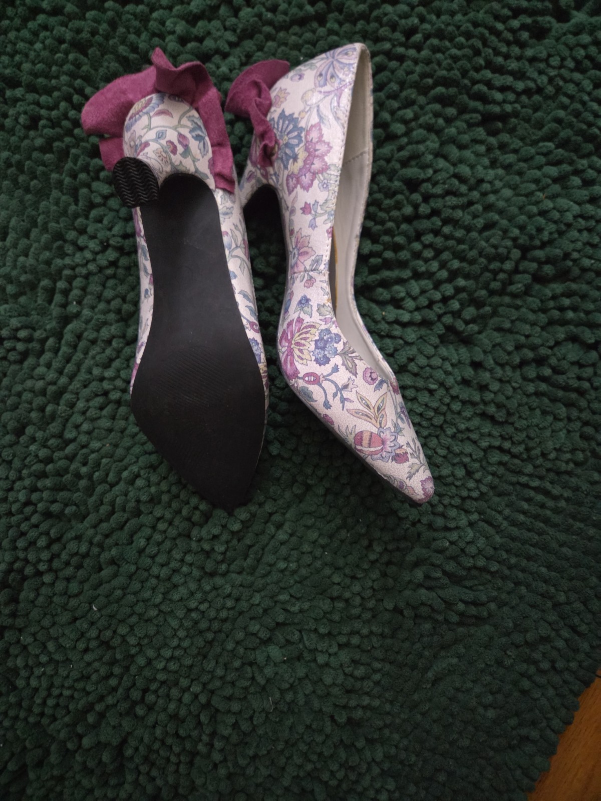 Bellini Clarise Ruffled Floral Pump Women’s Size 7W New in Box
