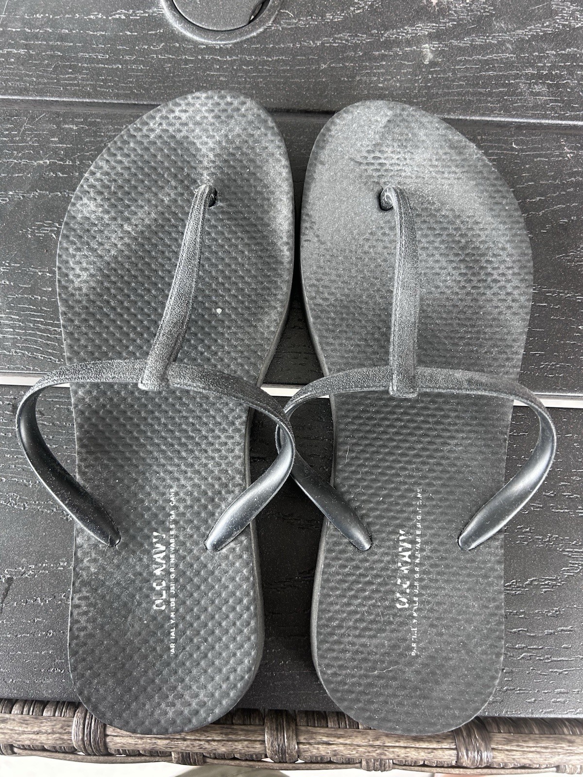 Aerie And Old Navy Flip Flops Both Size 7 Lot Of 2