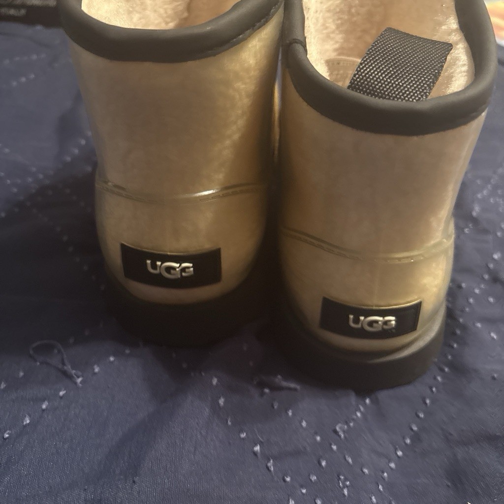 UGG kids US size 2 Beige Ankle Bootie Faux Fur Lined Slip-On Round Toe
