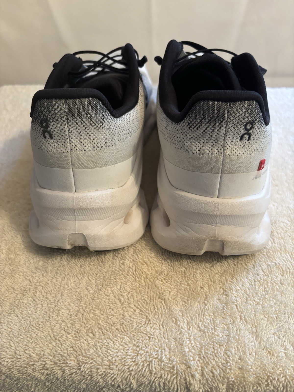 On Running Cloud Women’s Sneakers 8.5 White Black Swiss Engineering Lightweight