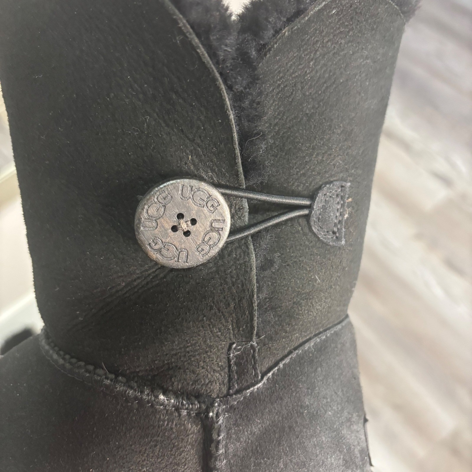 UGG Australia Bailey Button Black Suede Sheepskin Mid Calf Boots Womens size 7