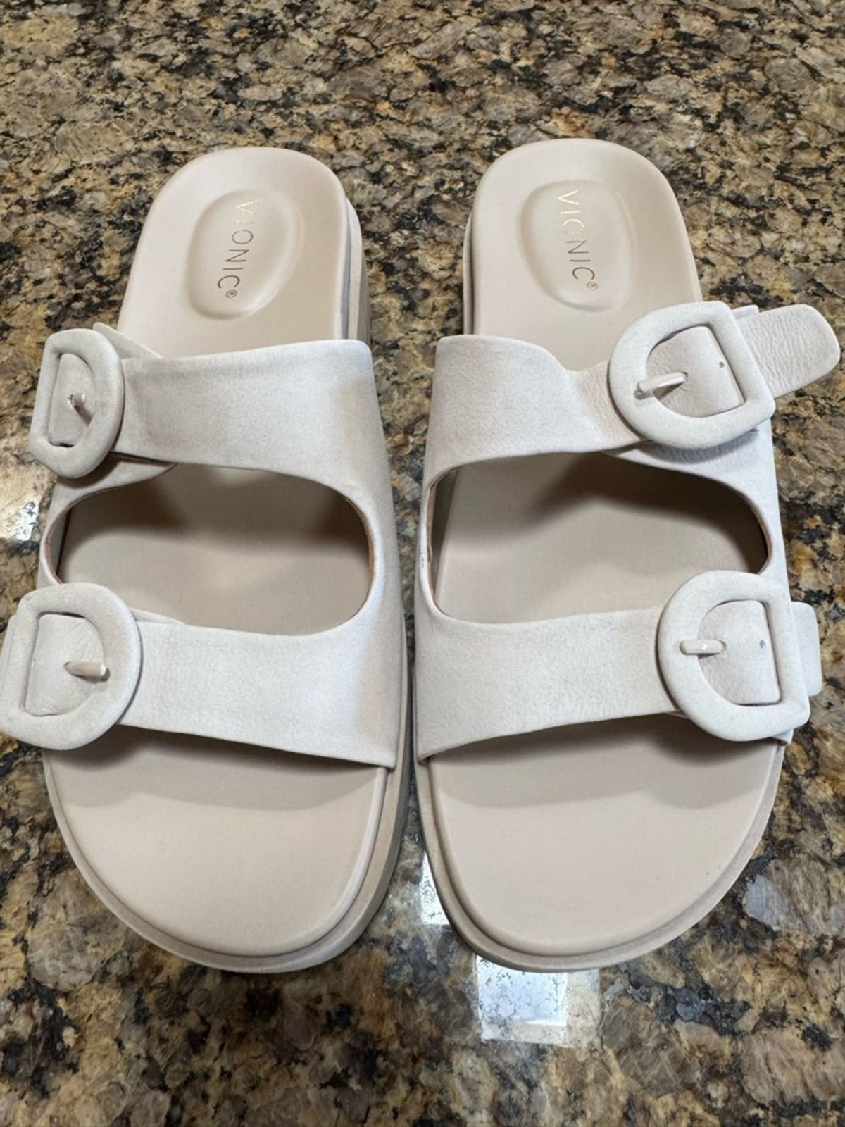 Vionic Women’s Dual-Buckle Slide Sandals in Light Cream Size 9 NWOT