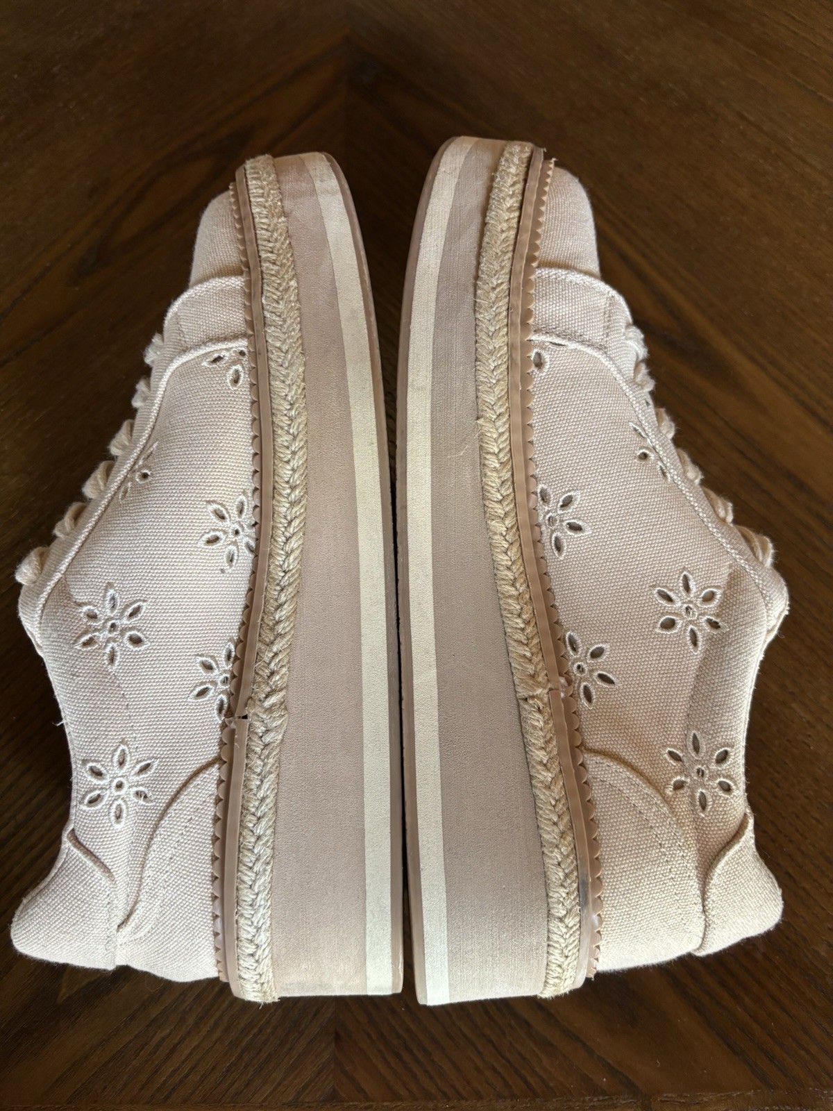 DV by Dolce Vita Bliss Platform Eyelet Sneakers Women’s 8 Cream/Beige Canvas 2”
