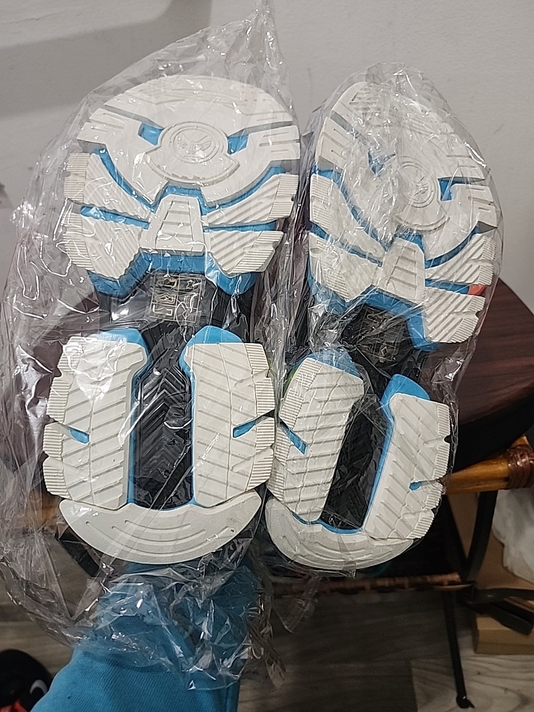 Bentley Fontaine Top Chunky Sneakers BF- LXXVI Size 9 Box Damaged