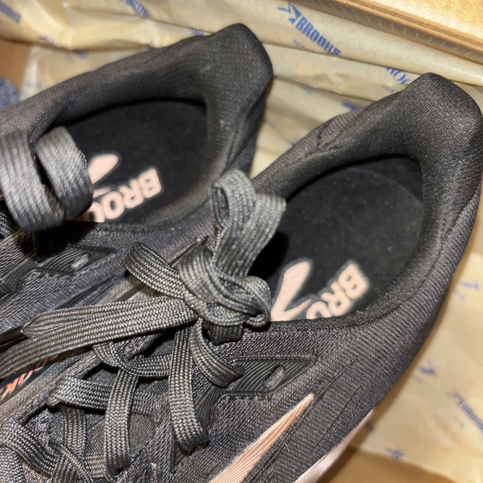 NIB Brooks Revel 8 Women 12 M Run Walk Sneakers Shoes Black Rose Gold 44.5