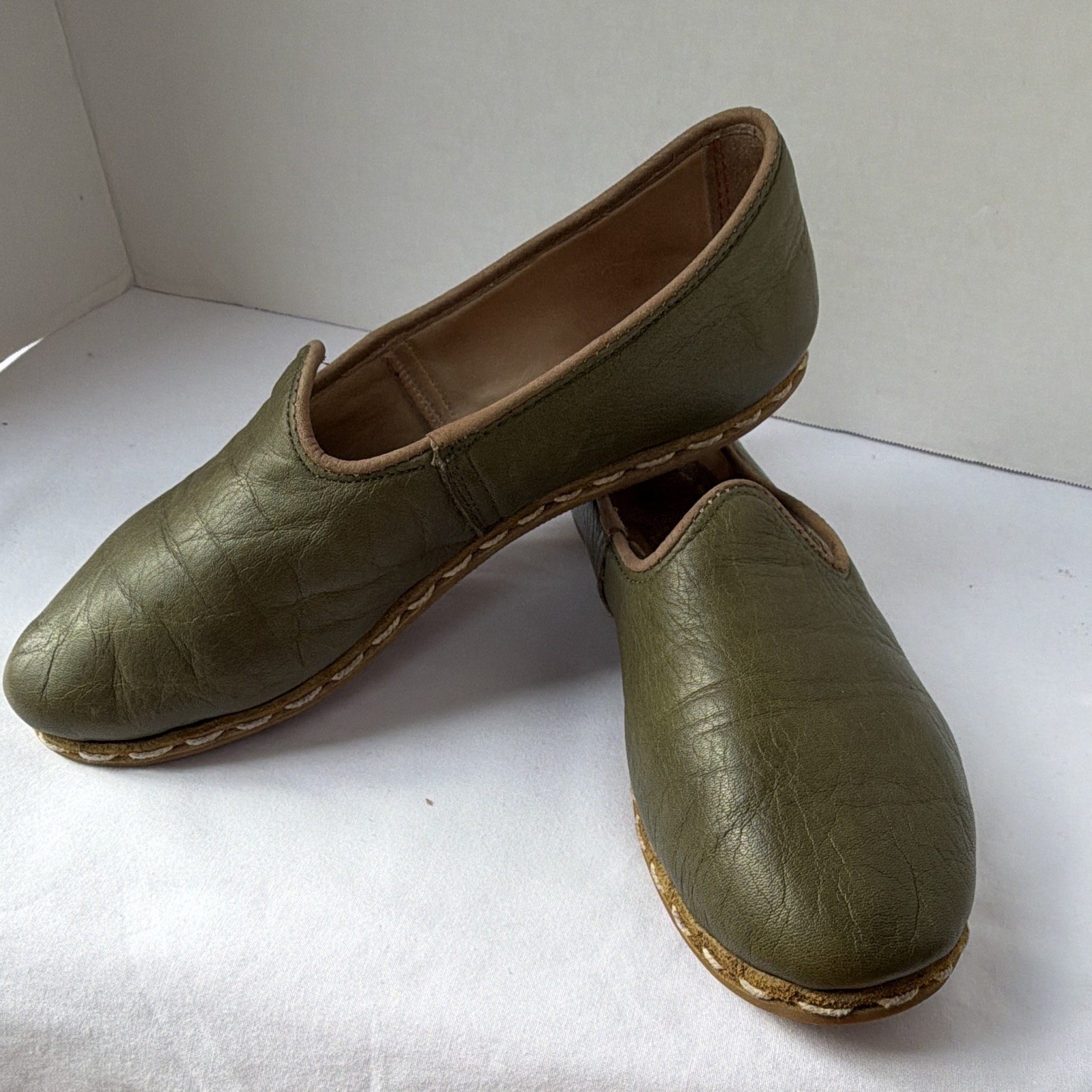 Sabah Green Leather Slip-On Flats Round Toe Stitched Womens US 7.5 EU 38