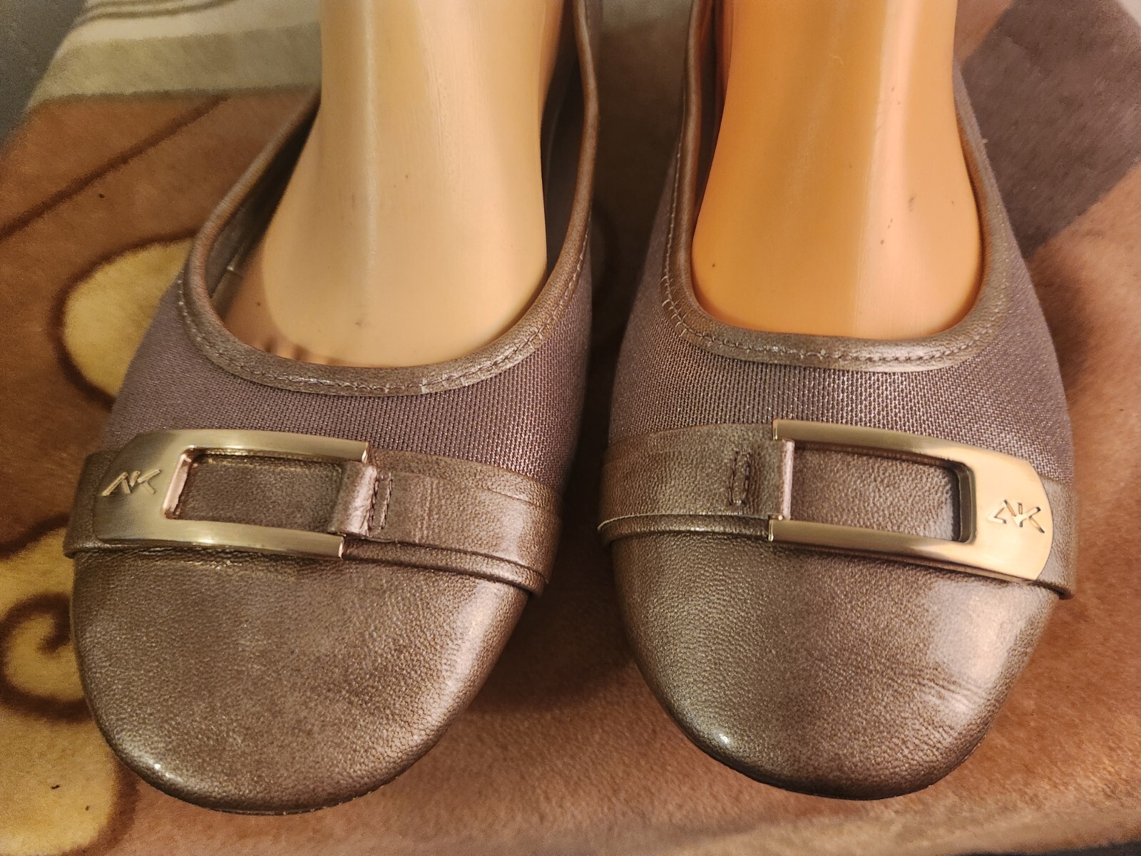 AK Anne Klein Womens sz 11M Gold Metallic Cap Toe Flats Shoes #33