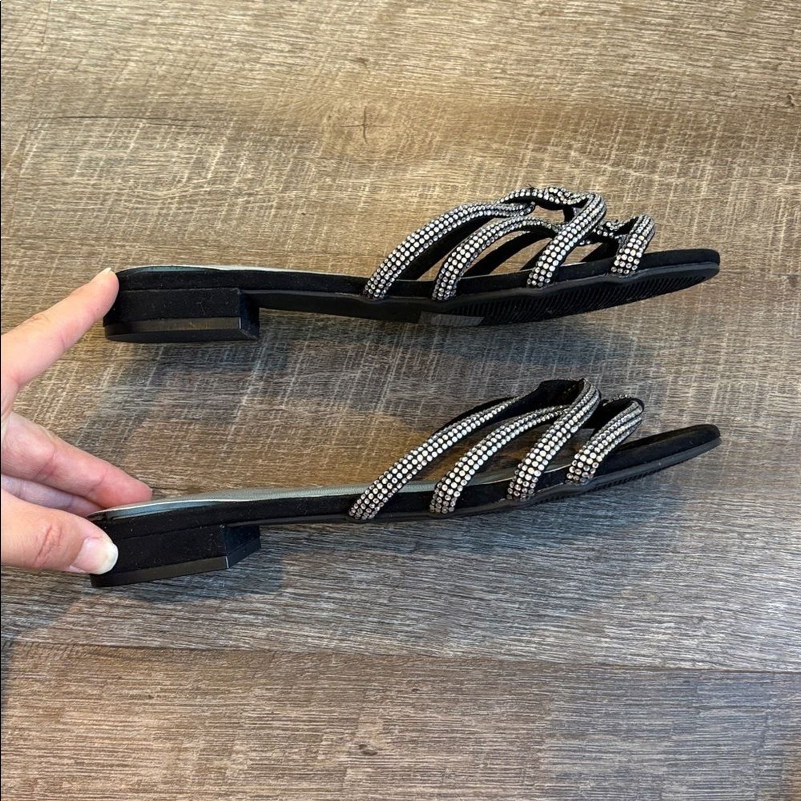 Unisa Tazz Rhinestone Sandals Women’s 7 Black Silver