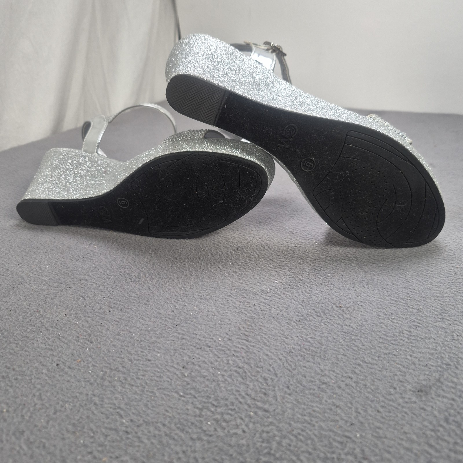 Chelsea Moreland Classy Strap Wedge Heels Platform Sandals Silver Glitter Size 6