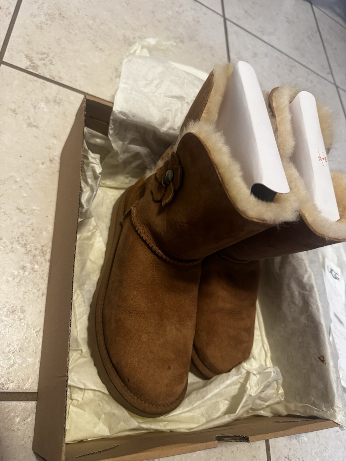 UGG Bailey Button Poppy Women’s Boots Size 8 Chestnut Brown