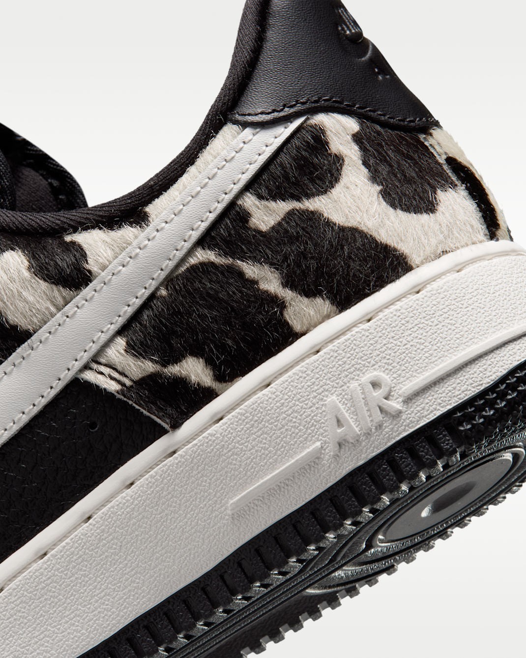 NIKE Women’s Air Force 1 ’07 IO0442-001 Black Black Phantom