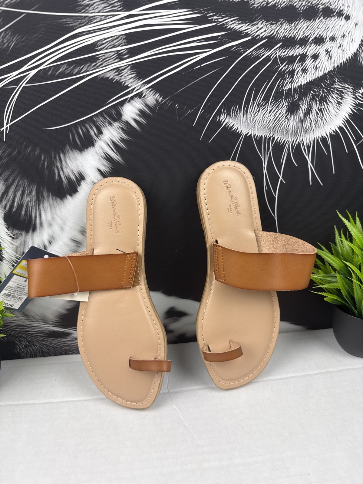 Universal Thread Women’s Juno Toe Ring Flat Sandals Cognac Brown Size 6 NWT