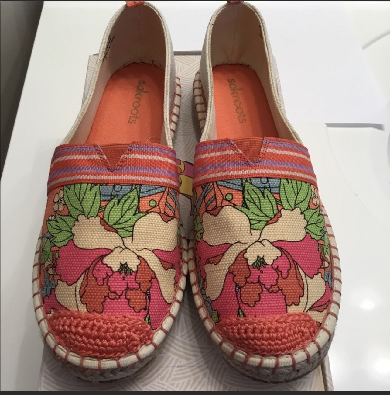Sakroots Ella Color Block Espadrille Slip-On Flat shoe, Apricot/Cream Size 7 NEW