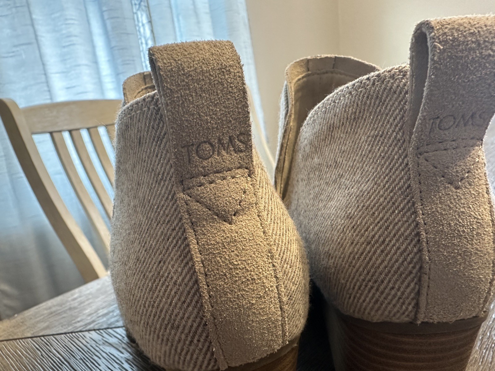 Size 7.5 – TOMS Kaia – Natural Shimmer / Twill / Suede – Womens