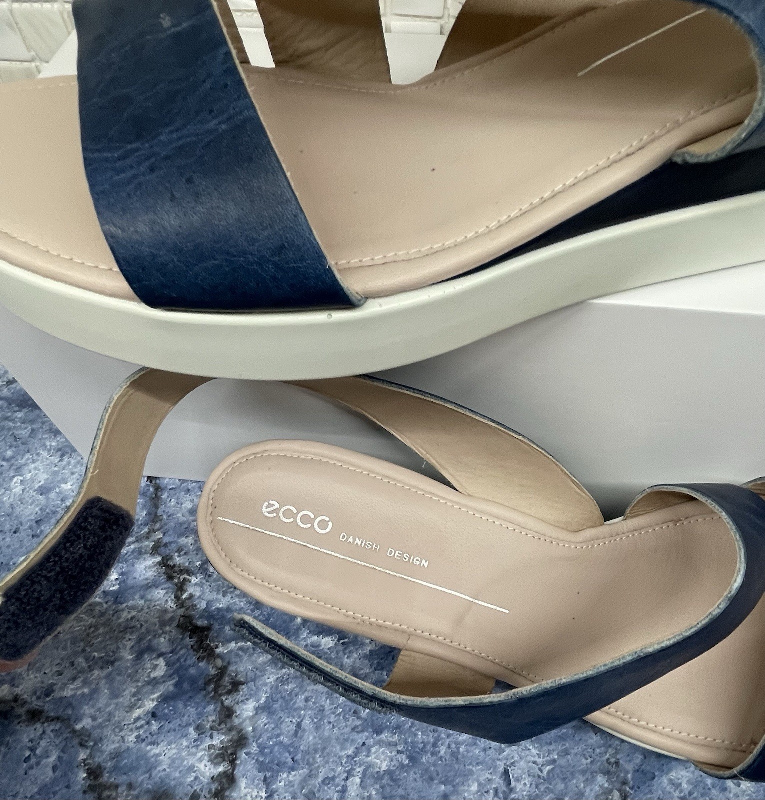 ECCO Womens US 10-10.5 EU 41 Navy Blue Leather Platform Sandals Excellent