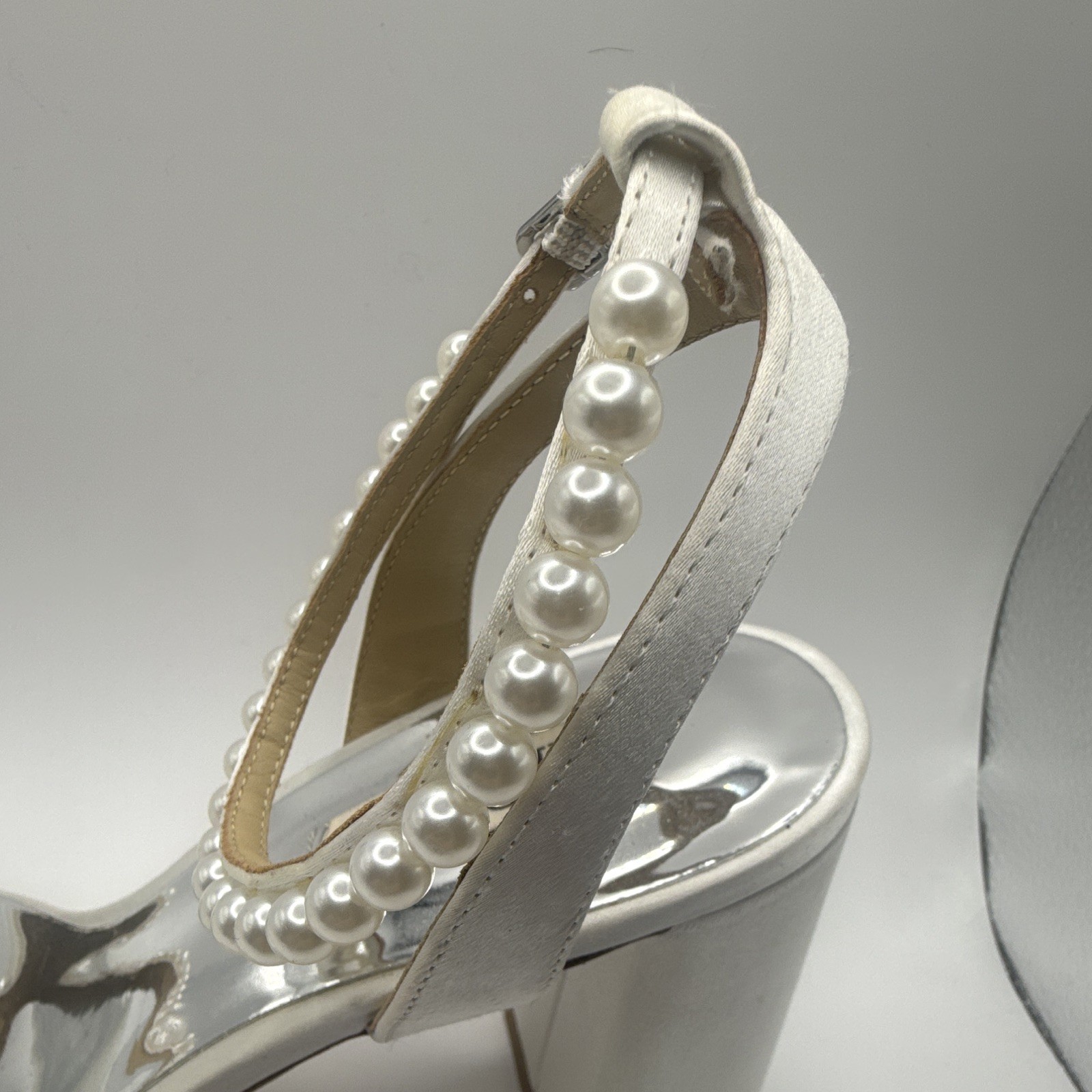 New No Box Badgley Mischka Feisty Pearl Ankle Strap Heels Size 9