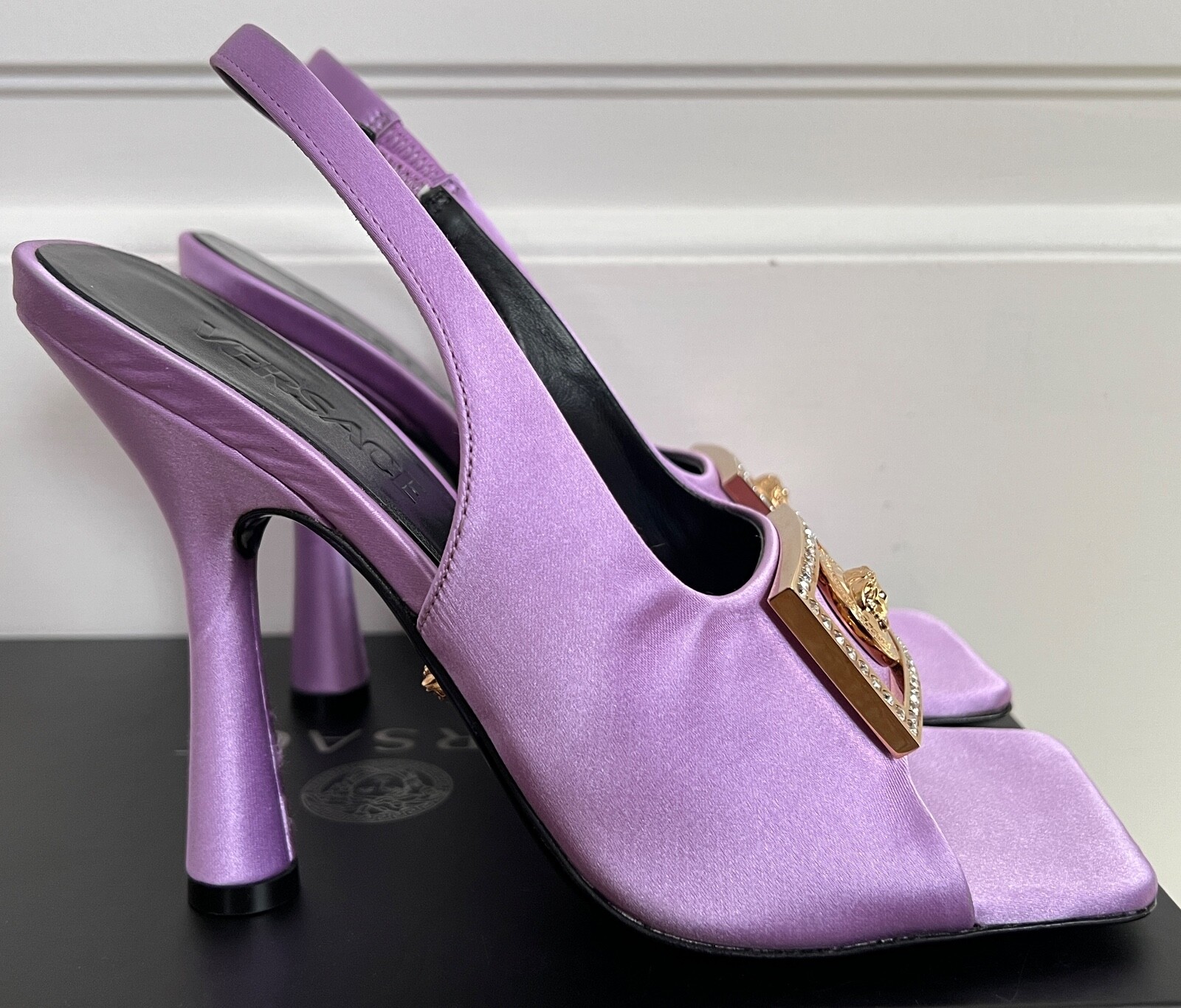 NIB Versace Tribute Medusa Logo Crystal Satin Open Toe Slingback Pumps 37.5 7.5