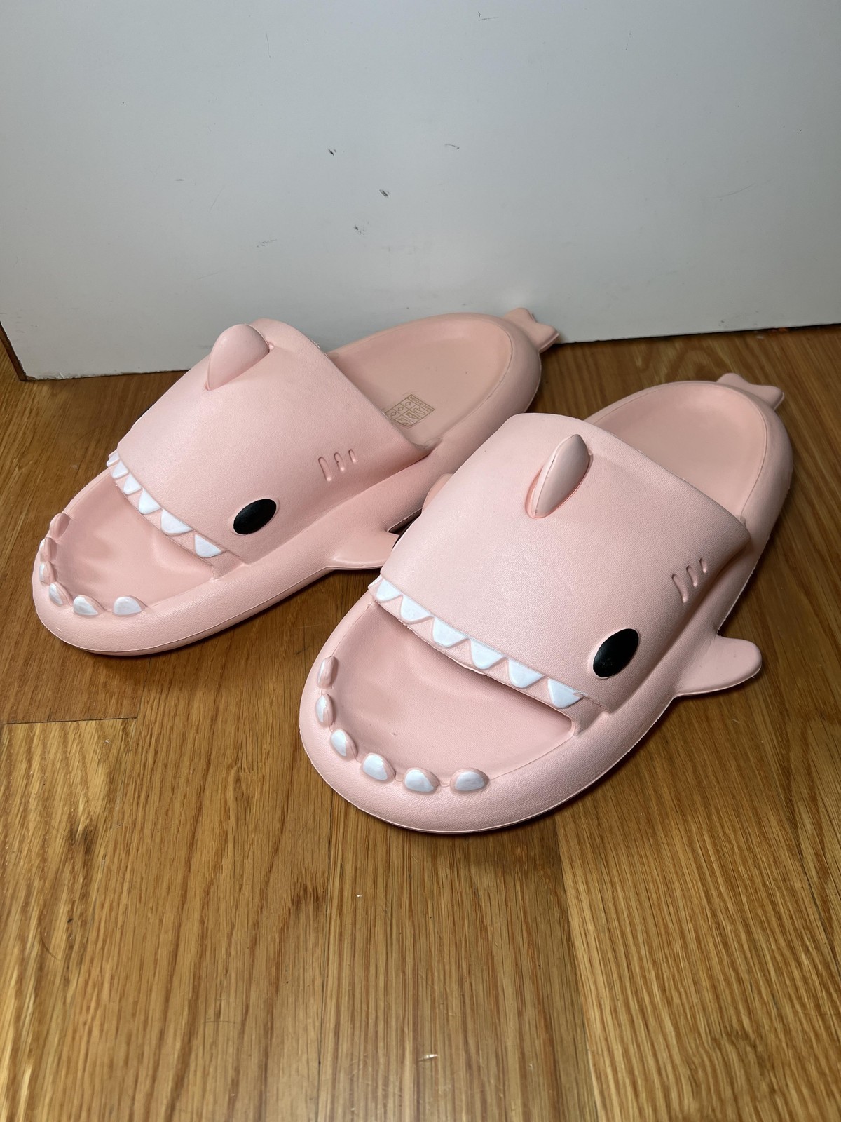 Crayon Friends Shark Slide Shoes Womens Size 9 Cute Novelty Slippers Sandals