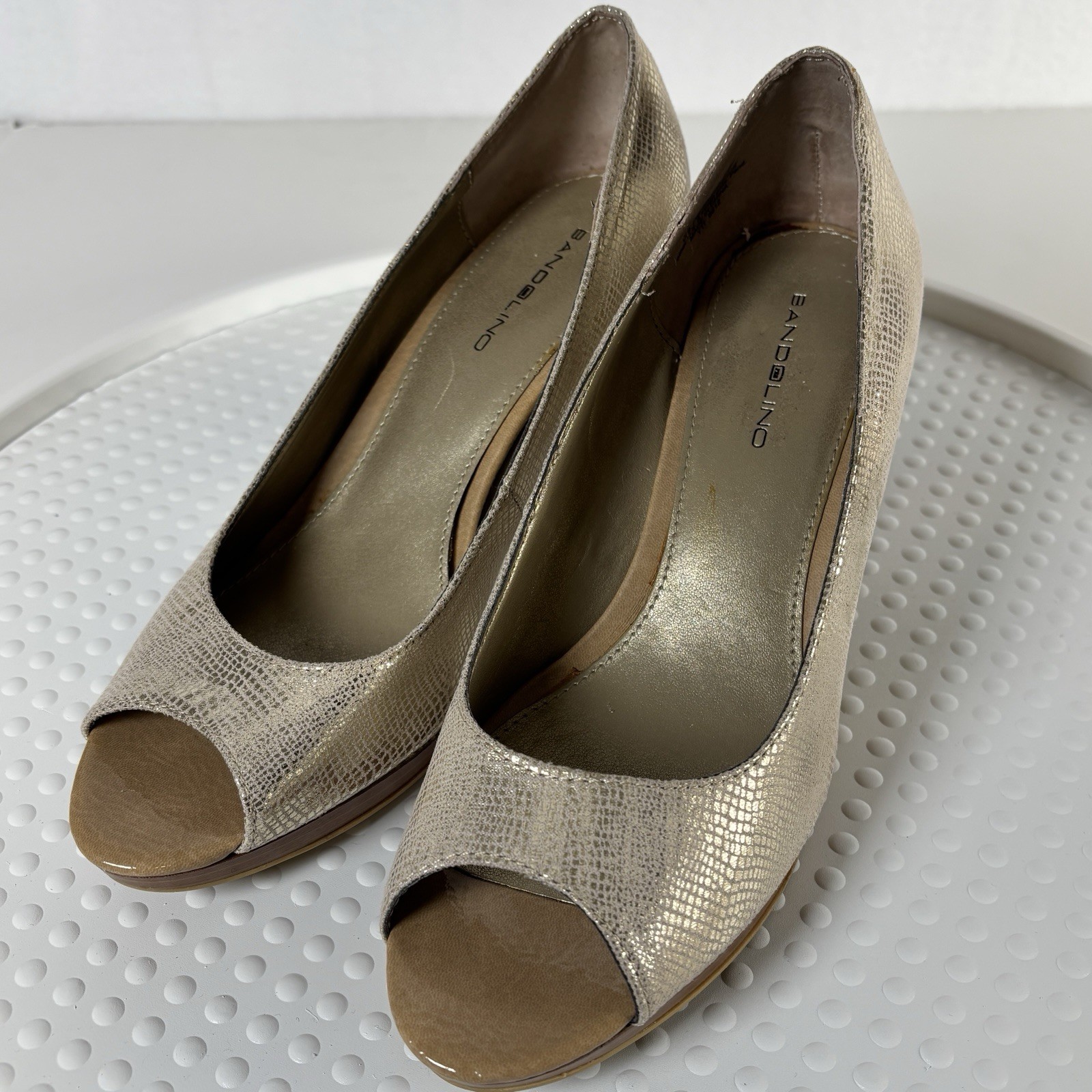 Bandolino Peep Toe Pumps Womens 8 Gold Textured outsole Stacked heel Platform