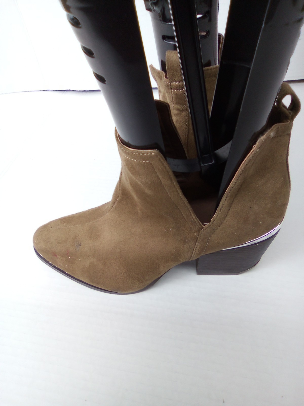BOOTS WOMEN UNBRANDED SIZE 5.5 HAVE A LITTLE SPOT PICTURE PROVIDED SALE AS IS