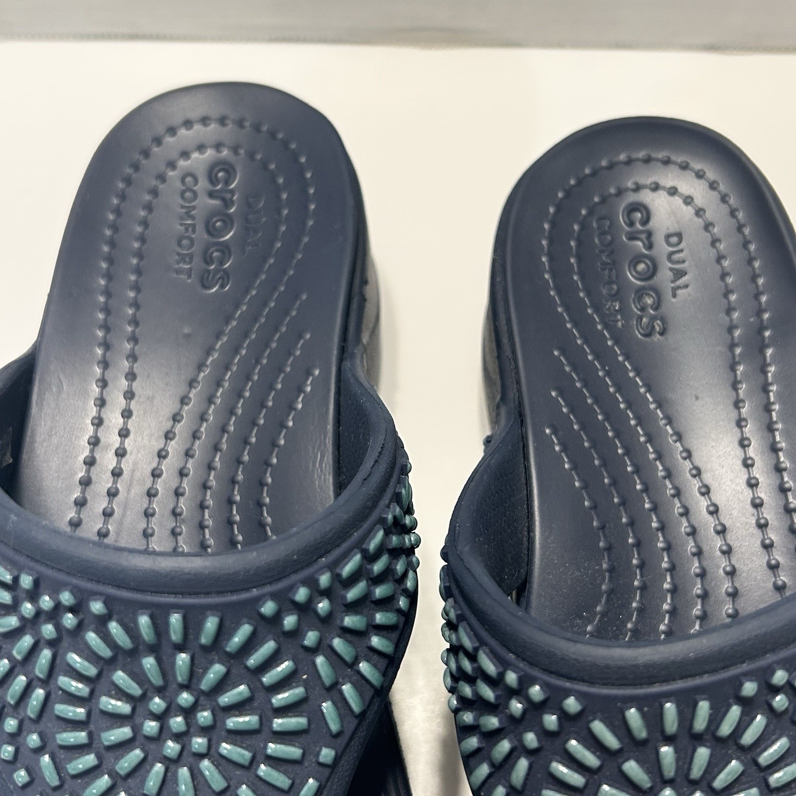 Crocs Monterey Diamante Wedge Thong Sandal Women’s 8 Navy Blue Embellished
