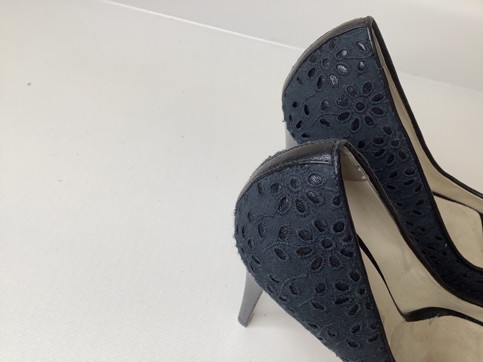 Nicolas Kirkwood Lace Eyelet Platform heels 39.5
