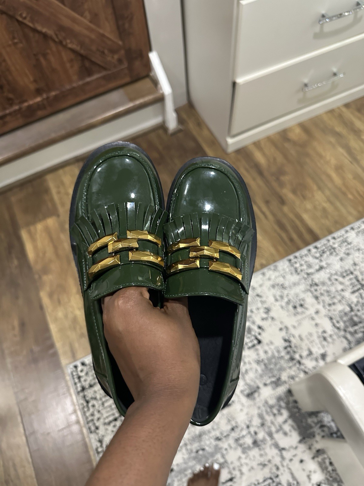 Women’s Green Leather Slip-On Loafer Flats, Gold Chain Accent, US 5.5 EU 36
