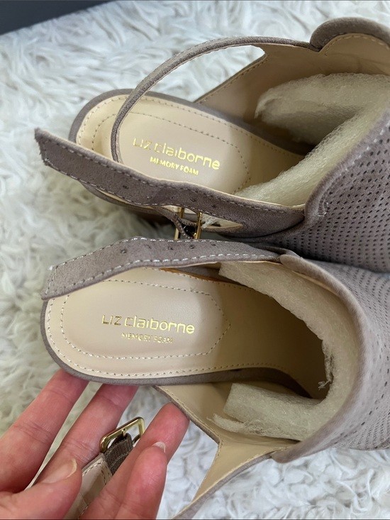 Liz Claiborne Heel Wedges Gray Size 7 Wedding Formal Casual Party