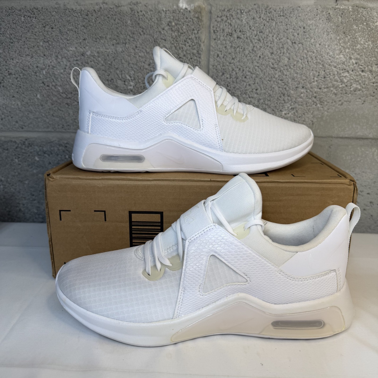 Nike Air Max Bella TR 5 Color White Women’s SIZE 10 DD9285 100