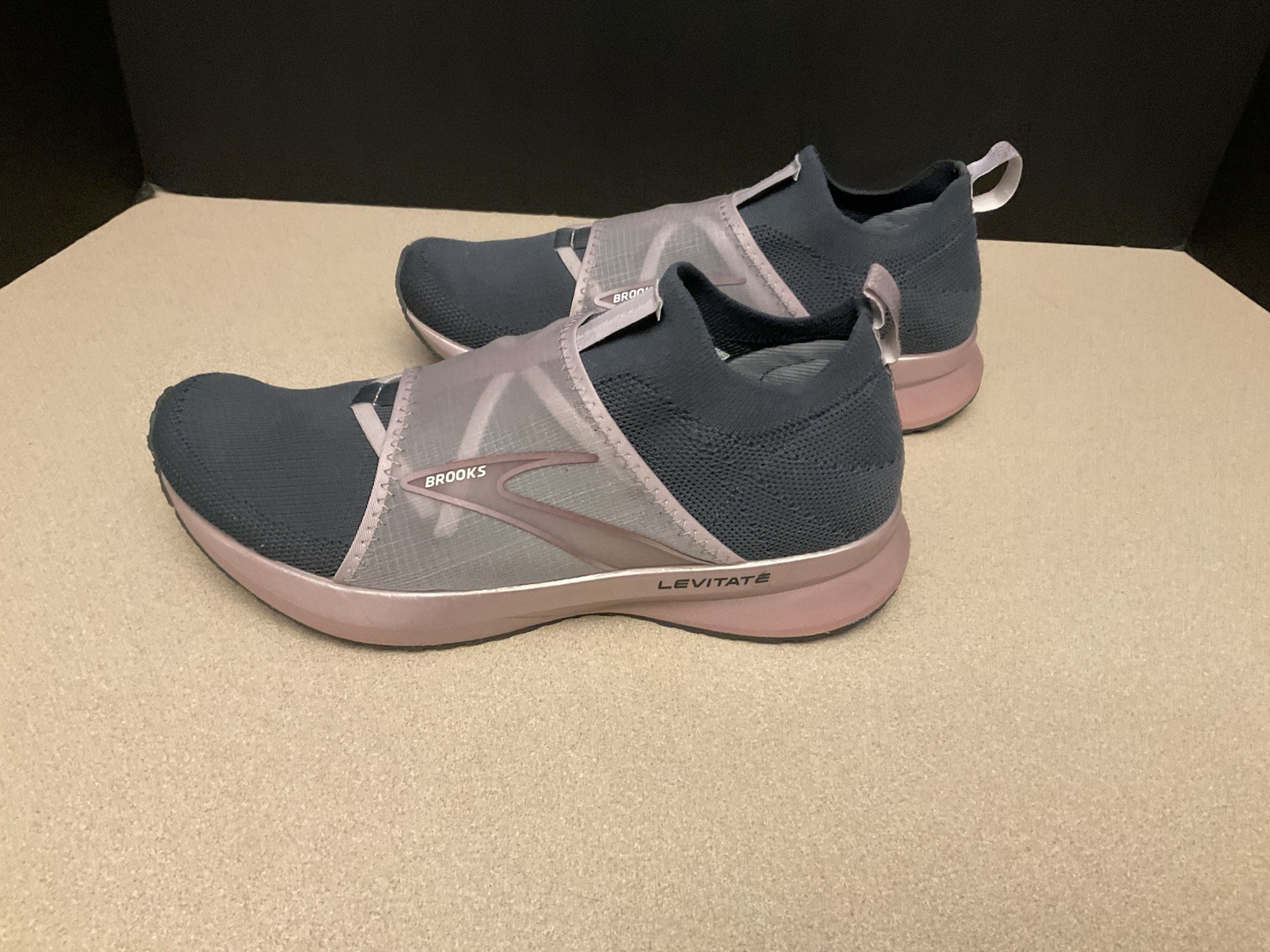 Womens Brooks Levitate 4 LE Limited Edition Athletic Running Shoes. Size 7.5B.
