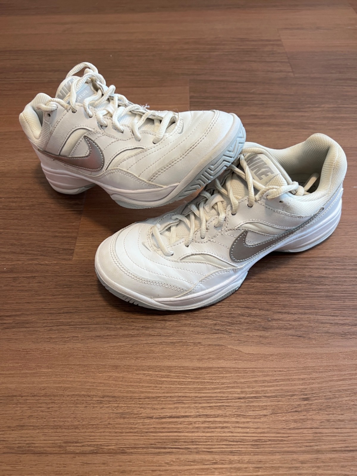 Women’s Nike Court Lite White/Cream Indoor Volleyball Shoes – US Size 8