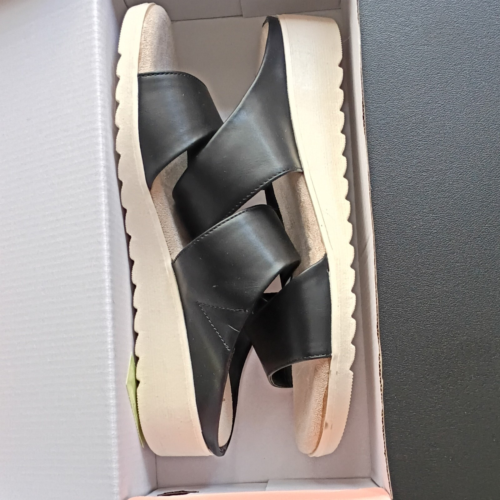 Kensie Women’s Black/Beige Leather Logo Slide Slip-On Sandals Size 8