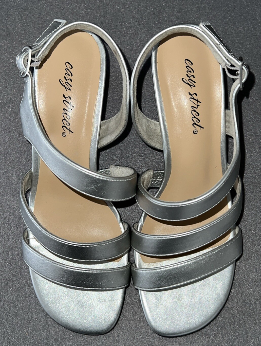 Easy Street Silver Como Women’s Sandal size 6 WW Extra Wide Buckle 2.5 in heel
