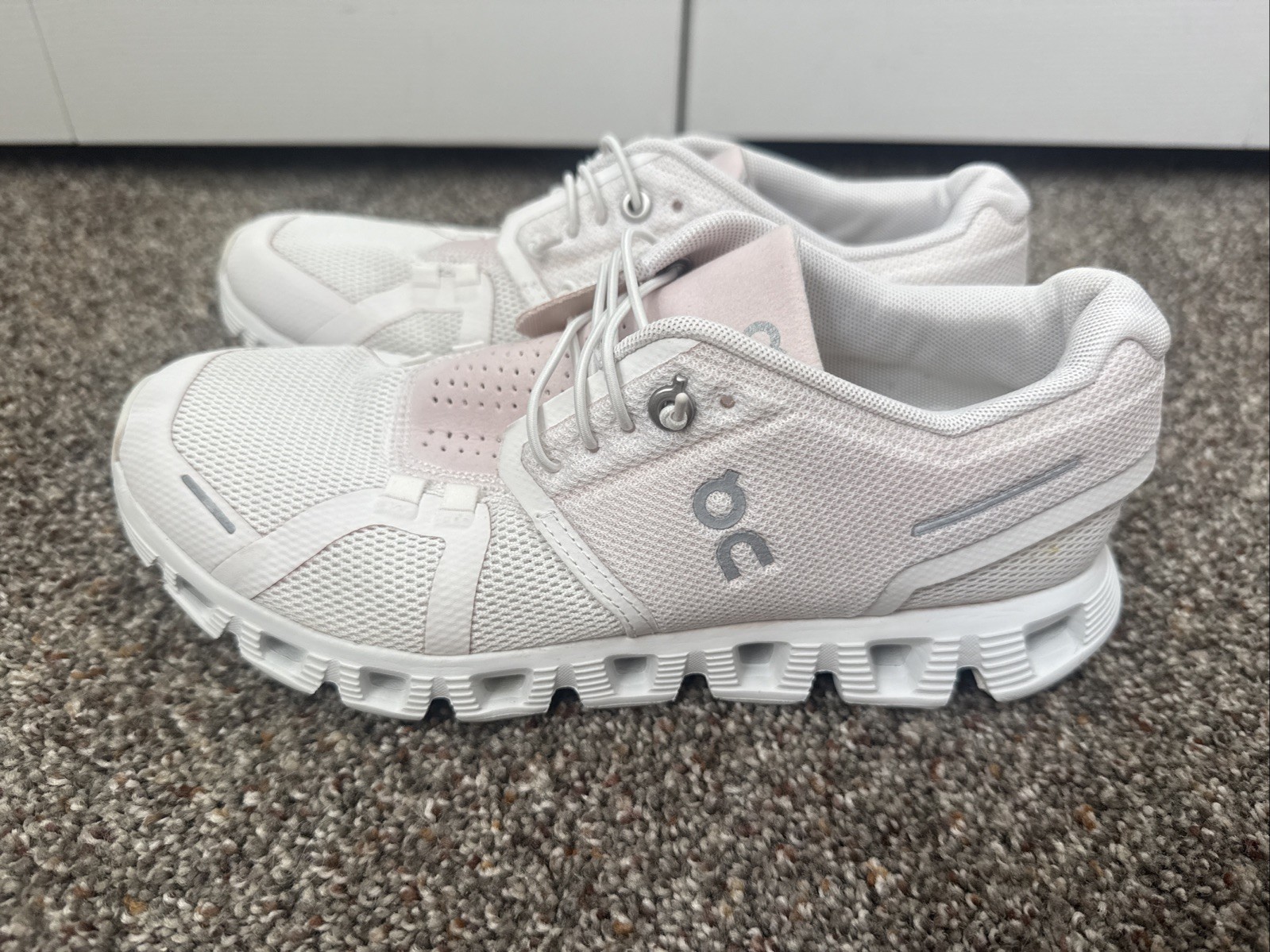 On Cloud 6 Womens Size 6.5 Beige Gray Athletic Running Walking Shoes Sneakers