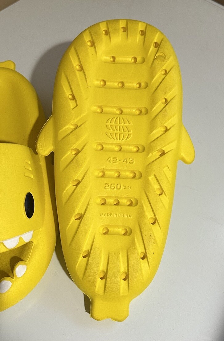 Shark Slippers Sandals Flip-Flops * YELLOW *US 9-1/2 ( 42/ 43 ) Unisex *NEW