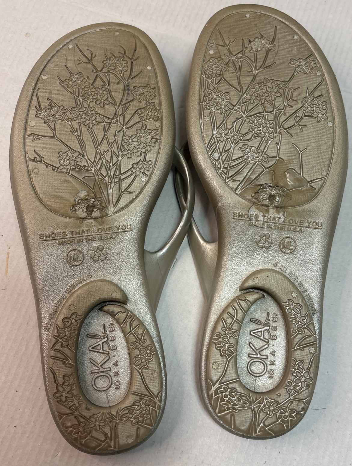 Oka B Flip Flop Sandals with Floral Embellishment Gray Womens Size Med Lg Rubber