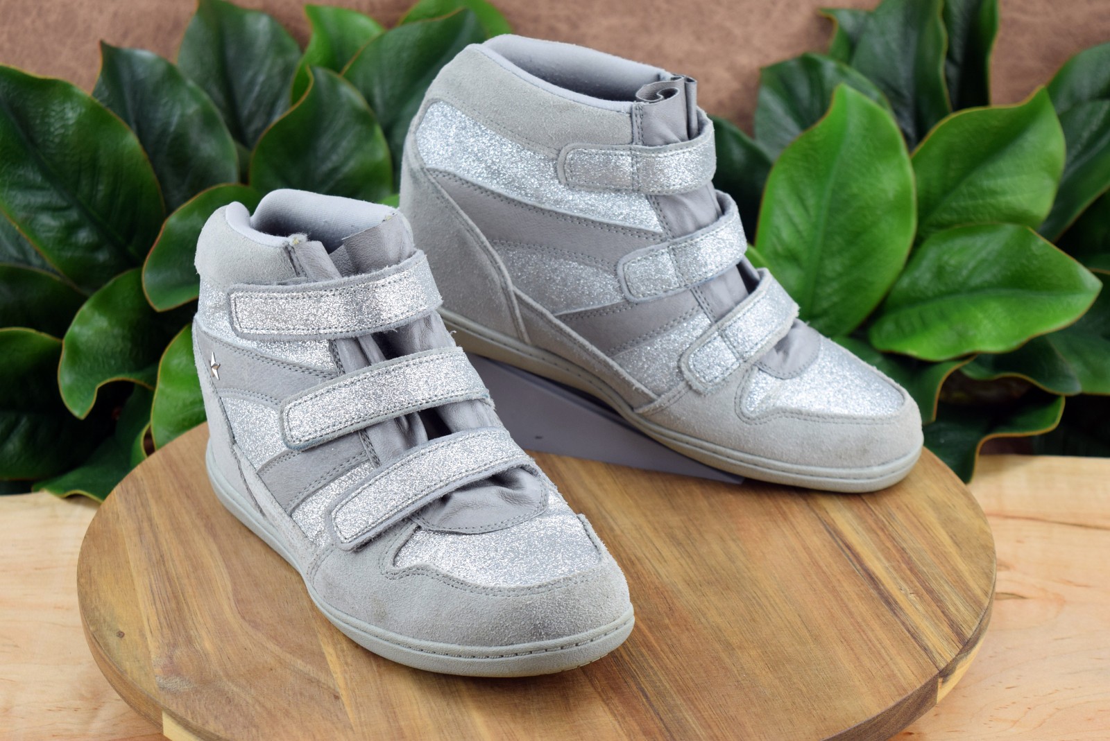 Skechers SKCH +3 Women’s Silver Sparkle Suede Leather SIZE 8 Wedge Hidden Heel
