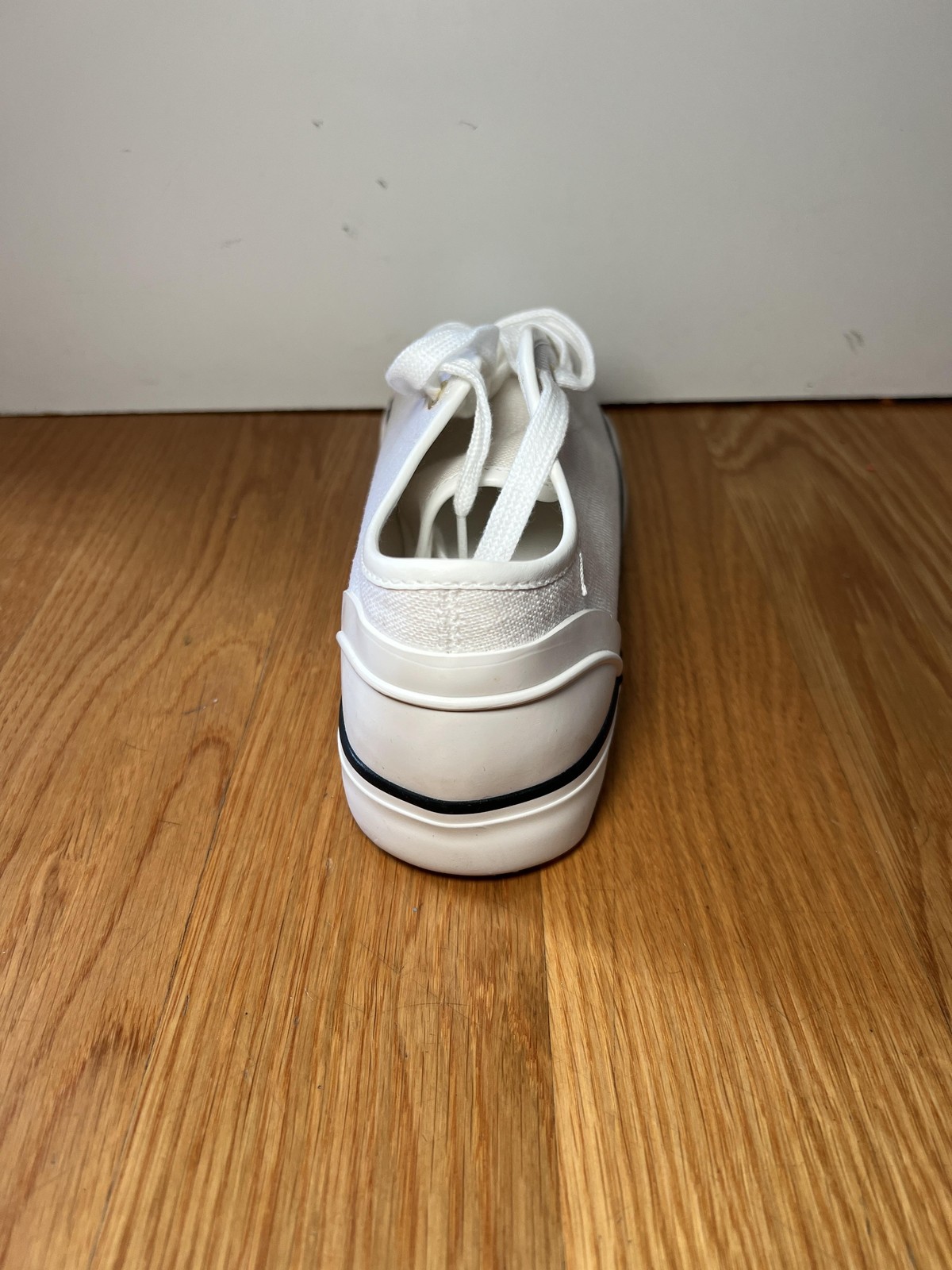 JustFab Shoes Womens Size 11 White All Chill Canvas Low Top Lace Up Sneakers