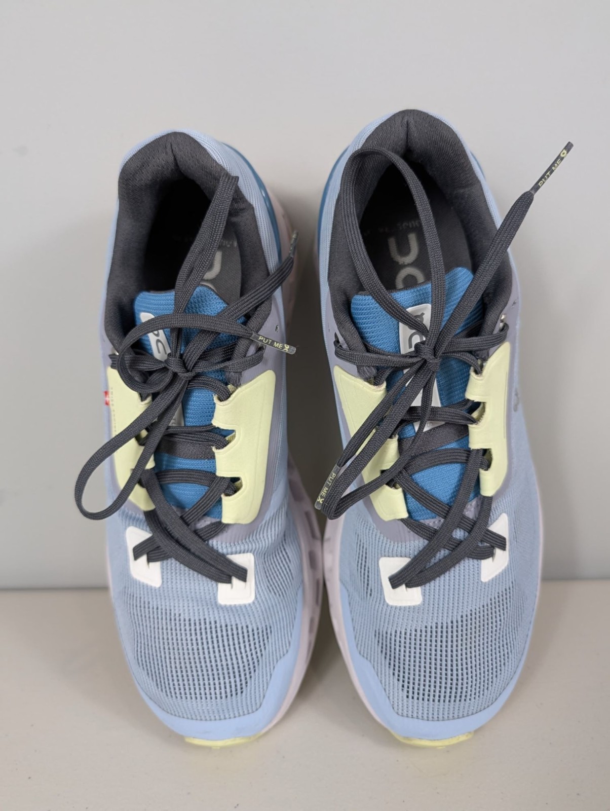 On cloud stratus sneakers in a chambray/lavender blue color women’s size 10W