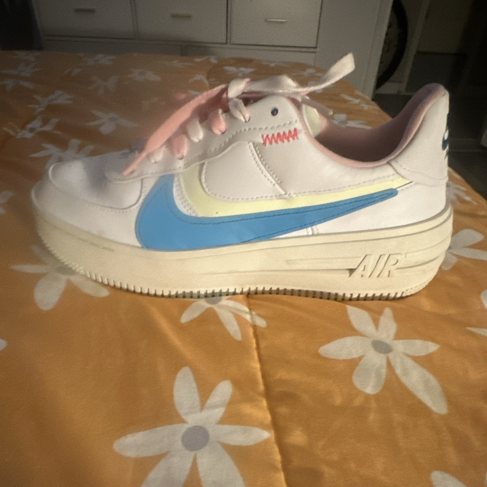 Nike Men’s Air Force 1 Low Top Sneakers Lace Up White/Blue/Pink/Yellow