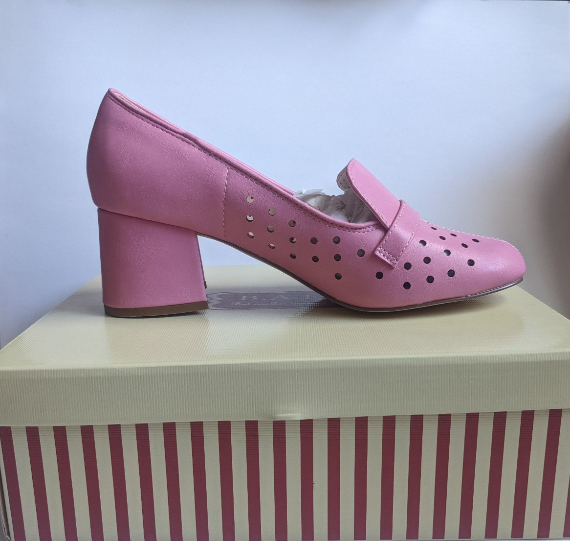 B.A.I.T Footwear Christina pumps in Rosette pink mod retro vegan shoes size 9