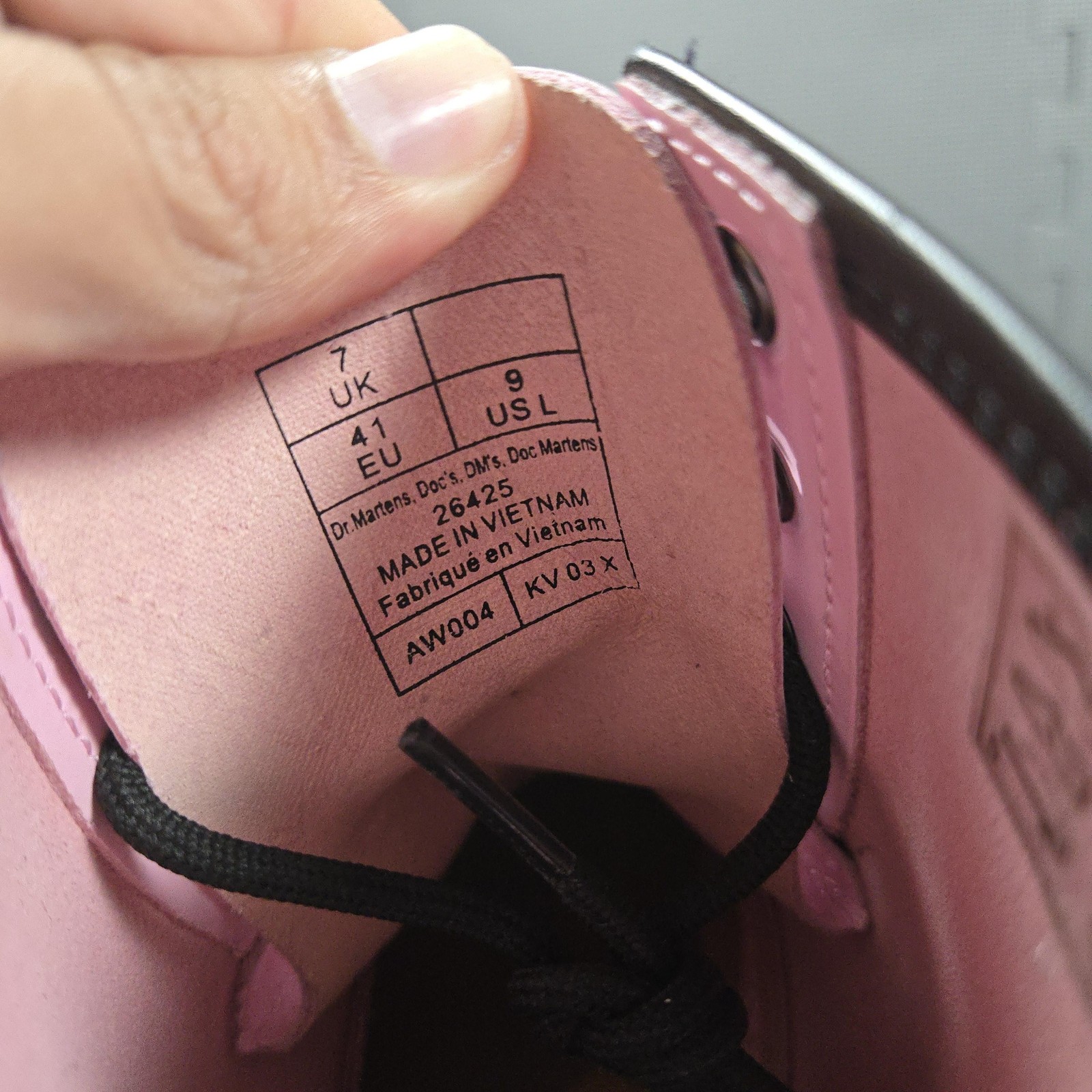 Dr Martens 1460 Boots Womens Size 9 Pink Patent Leather Lace Up Ankle Combat