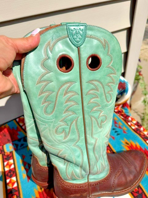 Women’s Ariat Buckaroo Cowgirl Boots, Size 8.5B, Style 14101, Beautiful!!!