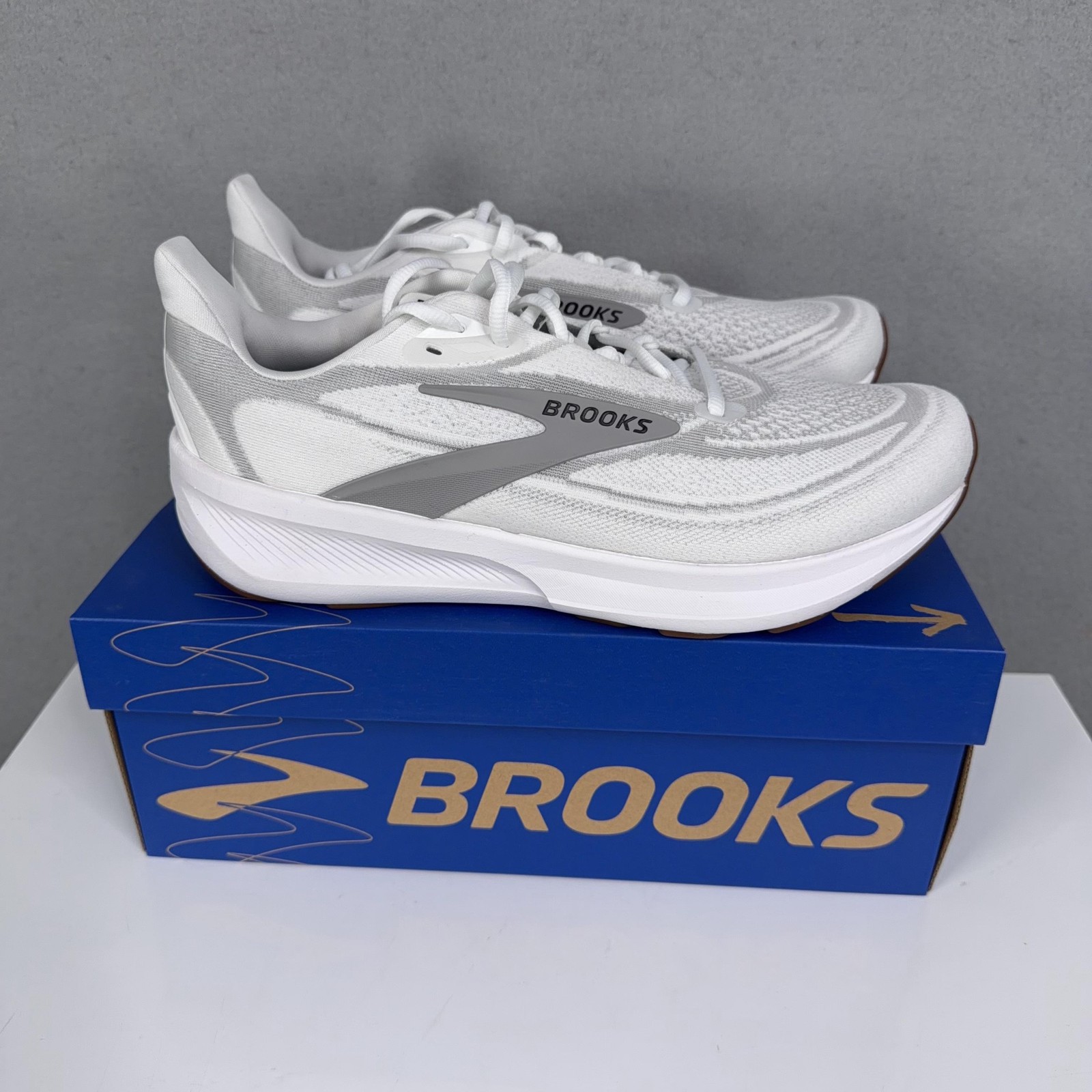 Brooks Shoes Womens Size 10.5 White Revel 9 Lightweight Running Sneakers Mesh