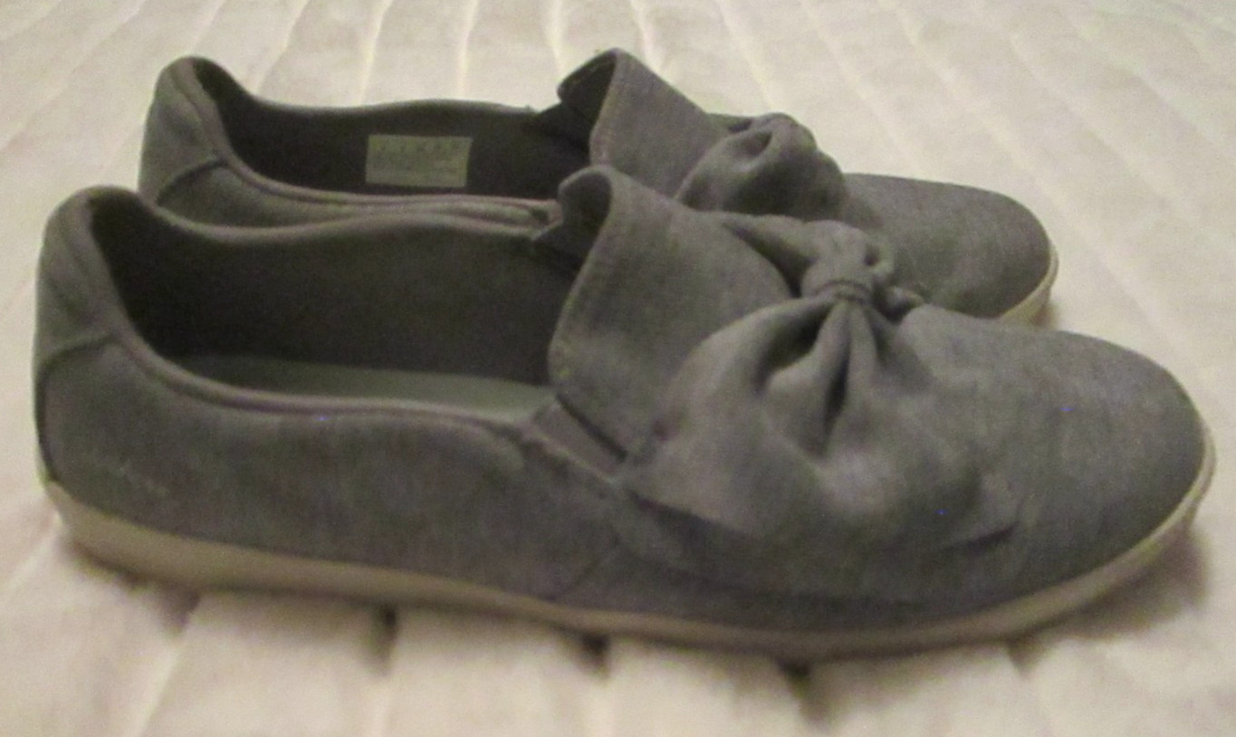 SKECHERS Air-Cooled Memory Foam Gray Knit Fabric Slip-On Casual Flats – Size 9 M