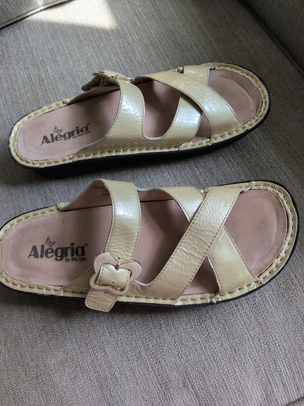ALEGRIA Barcelona 8.5/39 Strappy Comfort Sandal Yellow Patent Leather Butterfly