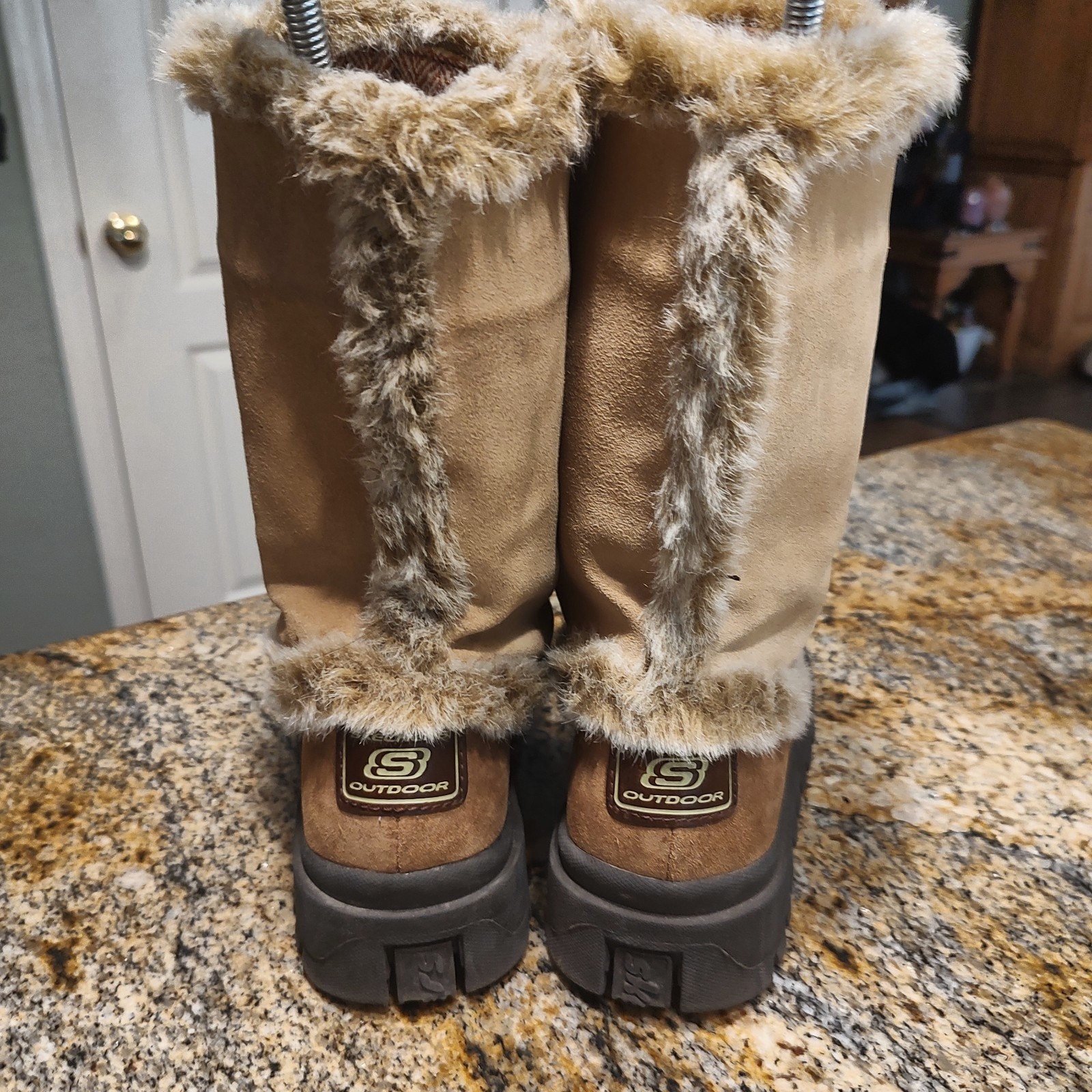 Skechers Brown Faux Fur Lined Boots Size 8 U.S. ID SN 45708